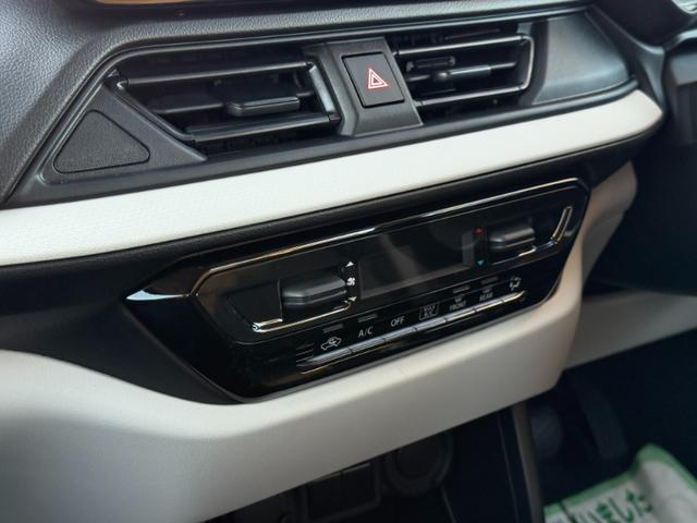 スイフト XG 登録済未使用車 スマートキー オートエアコン 盗難防止 サイドエアバッグ 電動格納式ドアミラー 横滑り防止 パワーステアリング パワーウインドウ エアコン エアバッグ ABS オートライト キーフリー(49枚目)