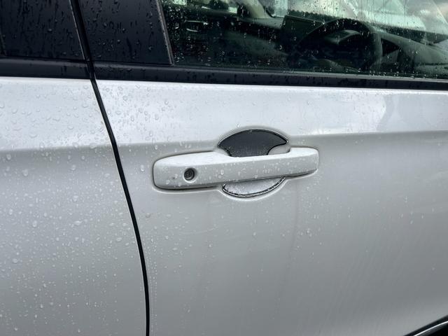 ヴェゼル キーレス スマートキー メモリーナビ フルセグTV ETC パークアシスト オートライト(27枚目)