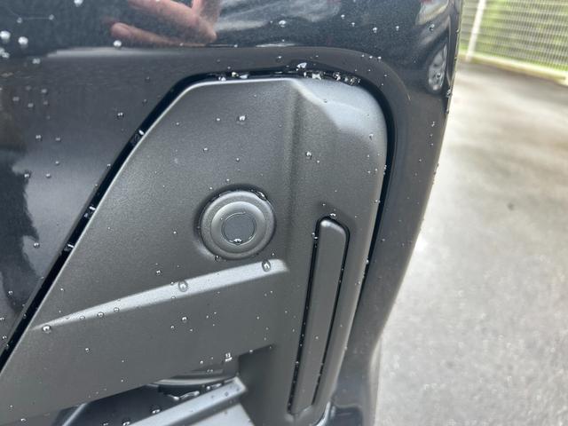 ロッキー オートエアコン プッシュスタート アルミホイール 盗難防止システム 衝突被害軽減ブレーキ アイドリングストップ 横滑り防止装置 クリアランスソナー(6枚目)