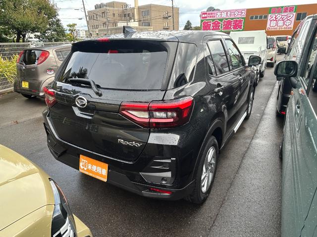 ロッキー オートエアコン プッシュスタート アルミホイール 盗難防止システム 衝突被害軽減ブレーキ アイドリングストップ 横滑り防止装置 クリアランスソナー(8枚目)