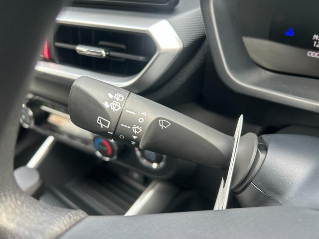 ロッキー オートエアコン プッシュスタート アルミホイール 盗難防止システム 衝突被害軽減ブレーキ アイドリングストップ 横滑り防止装置 クリアランスソナー(35枚目)