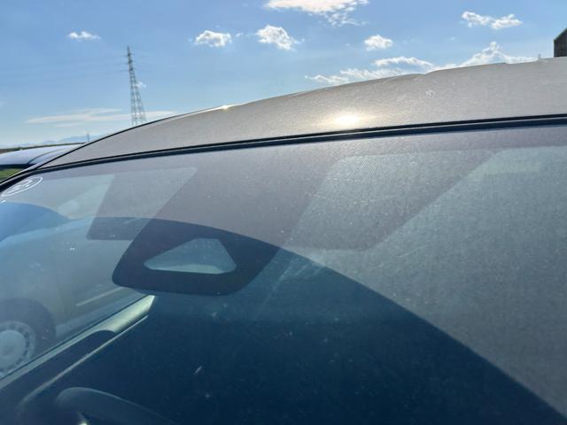 シエンタ 　オートエアコン　横滑り防止装置　オートライト　プッシュスタート　片側電動スライドドア　電動格納ミラー（7枚目）