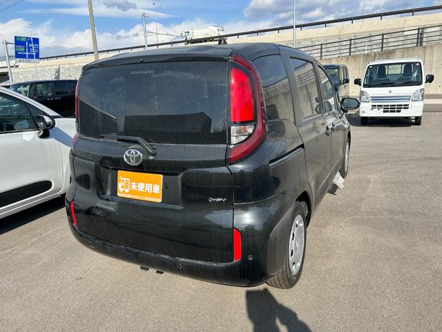 シエンタ 　オートエアコン　横滑り防止装置　オートライト　プッシュスタート　片側電動スライドドア　電動格納ミラー（8枚目）