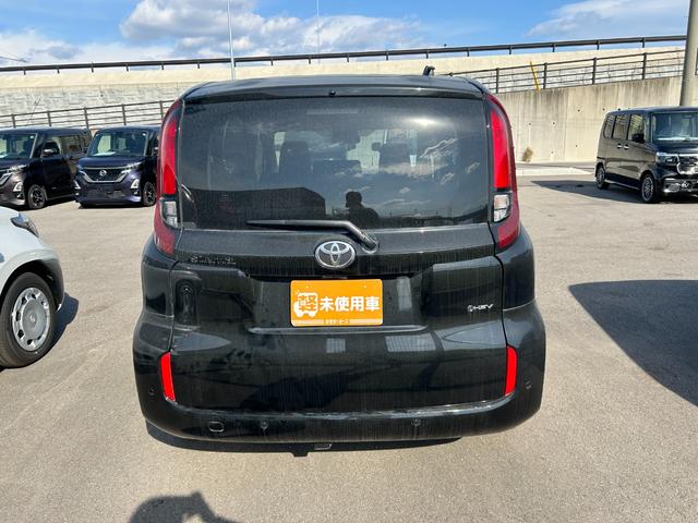 シエンタ 　オートエアコン　横滑り防止装置　オートライト　プッシュスタート　片側電動スライドドア　電動格納ミラー（9枚目）