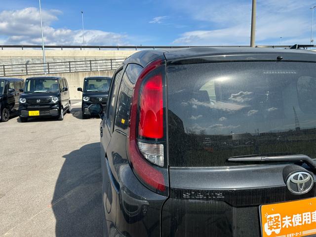 シエンタ 　オートエアコン　横滑り防止装置　オートライト　プッシュスタート　片側電動スライドドア　電動格納ミラー（11枚目）