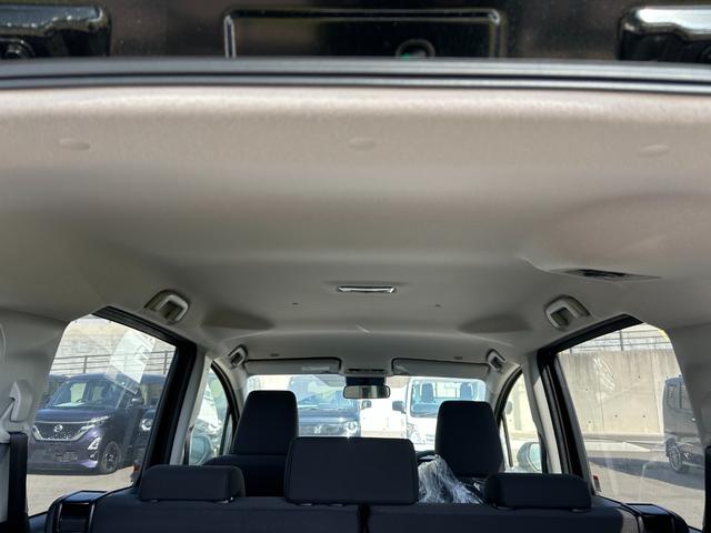 シエンタ 　オートエアコン　横滑り防止装置　オートライト　プッシュスタート　片側電動スライドドア　電動格納ミラー（17枚目）