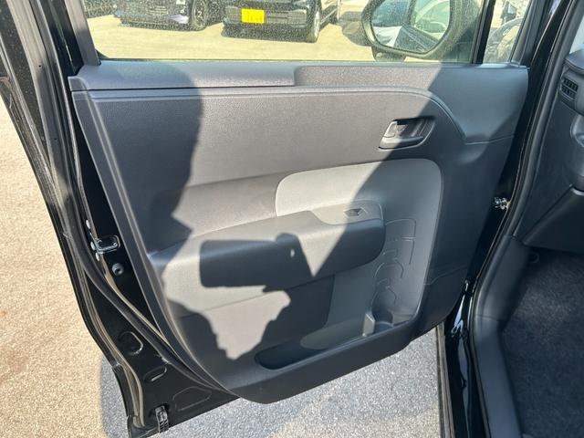 シエンタ 　オートエアコン　横滑り防止装置　オートライト　プッシュスタート　片側電動スライドドア　電動格納ミラー（23枚目）