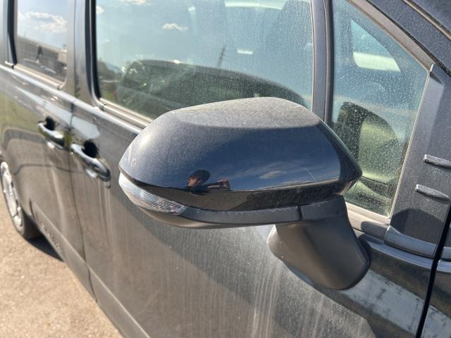 シエンタ 　オートエアコン　横滑り防止装置　オートライト　プッシュスタート　片側電動スライドドア　電動格納ミラー（28枚目）