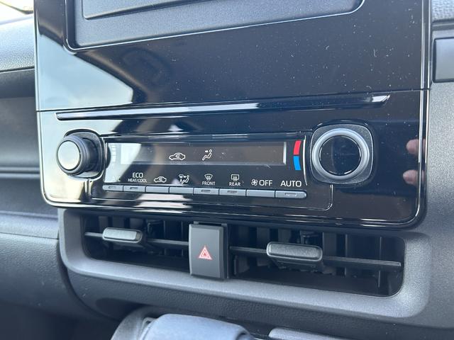 シエンタ 　オートエアコン　横滑り防止装置　オートライト　プッシュスタート　片側電動スライドドア　電動格納ミラー（31枚目）