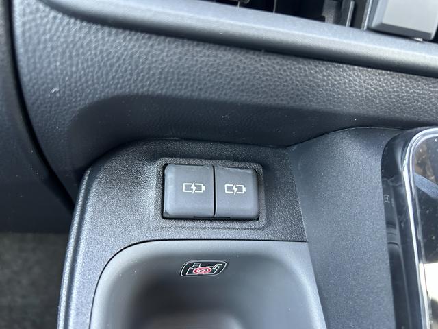 シエンタ 　オートエアコン　横滑り防止装置　オートライト　プッシュスタート　片側電動スライドドア　電動格納ミラー（33枚目）