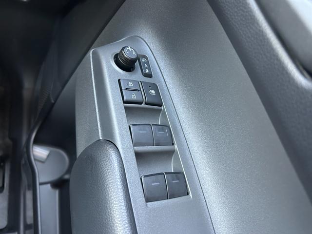 シエンタ 　オートエアコン　横滑り防止装置　オートライト　プッシュスタート　片側電動スライドドア　電動格納ミラー（39枚目）