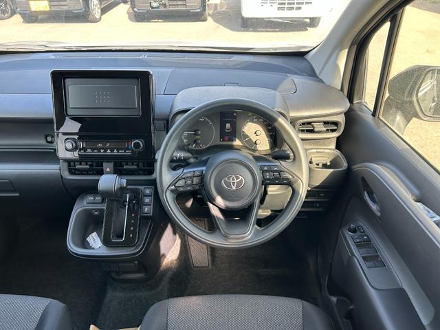 シエンタ 　オートエアコン　横滑り防止装置　オートライト　プッシュスタート　片側電動スライドドア　電動格納ミラー（46枚目）