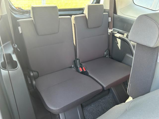 シエンタ 　オートエアコン　横滑り防止装置　オートライト　プッシュスタート　片側電動スライドドア　電動格納ミラー（47枚目）