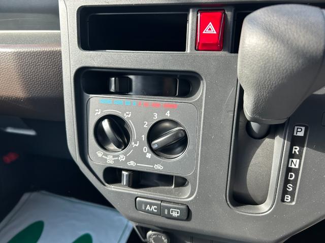 トール Ｘ　エアコン　オートライト　片側電動スライドドア　プッシュスタート　衝突被害軽減ブレーキ　アイドリングストップ　横滑り防止装置　クリアランスソナー（31枚目）