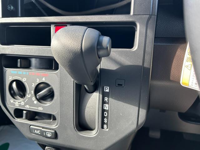 トール Ｘ　エアコン　オートライト　片側電動スライドドア　プッシュスタート　衝突被害軽減ブレーキ　アイドリングストップ　横滑り防止装置　クリアランスソナー（32枚目）