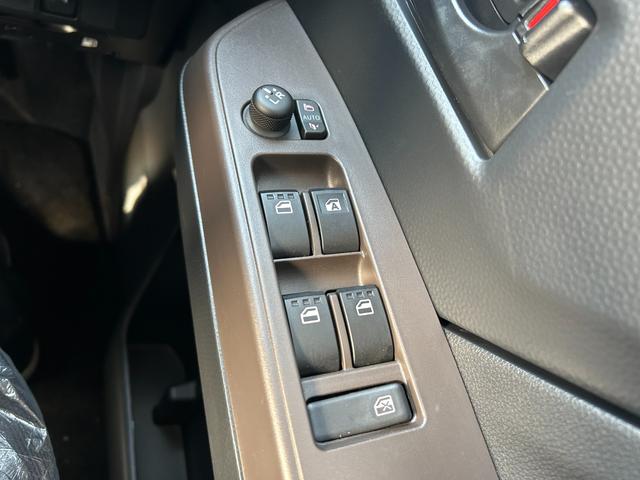 トール Ｘ　エアコン　オートライト　片側電動スライドドア　プッシュスタート　衝突被害軽減ブレーキ　アイドリングストップ　横滑り防止装置　クリアランスソナー（40枚目）