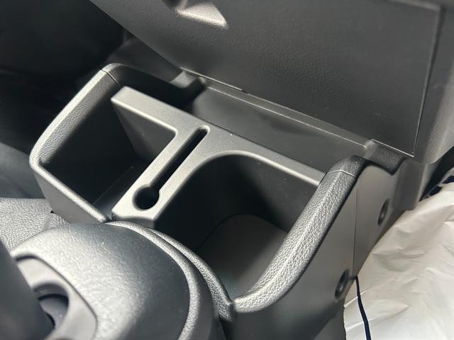 サンバートラック グランドキャブスマートアシスト 届出済未使用車 AC PS キーレス スマート 集中D 4WD コーナー 寒冷 WエアB ABS ESC イモビ Pガラス RH(33枚目)