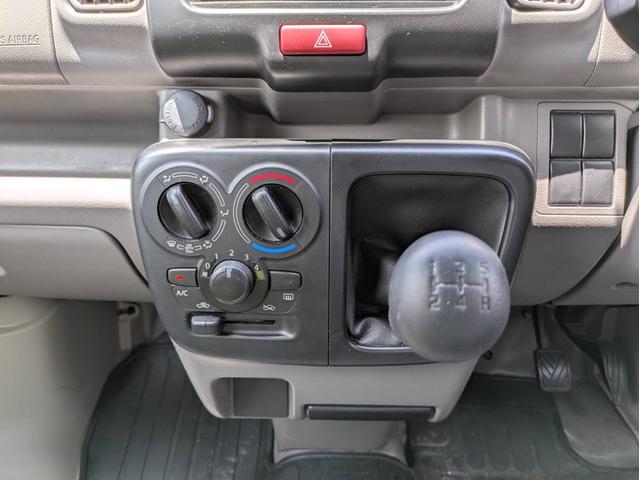 ＮＶ１００クリッパーバン ＤＸ　ＧＬパッケージ　パートタイム４ＷＤ　エアバッグ　エアコン　盗難防止システム　ＵＶカットガラス　衝突安全ボディ　ＣＤチューナー　プライバシーガラス　キーレスエントリー（32枚目）