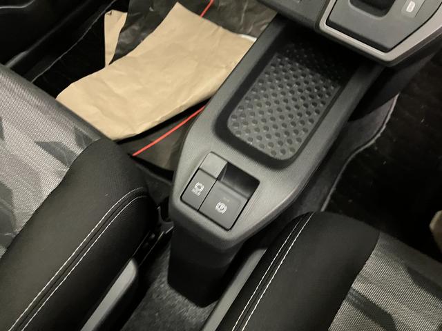 タフト Ｇ　クロムベンチャー　届出済未使用車　衝突被害軽減システム　盗難防止システム　ＣＶＴ　オートライト　アイドリングストップ　バックカメラ　シートヒーター　オートエアコン　ＬＥＤヘッドライト　スマートキー　純正ＡＷホイール（28枚目）