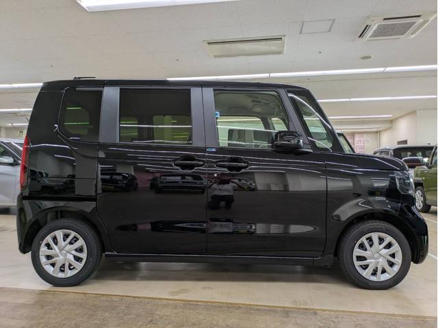 N-BOX ベースグレード 4WD 届出済未使用車 衝突被害軽減システム 盗難防止システム アイドリングストップ バックカメラ シートヒーター オートエアコン LEDヘッドライト スマートキー 電動スライド クルーズコントロール(5枚目)