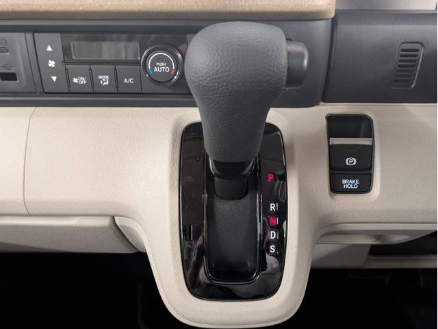 N-BOX ベースグレード 4WD 届出済未使用車 衝突被害軽減システム 盗難防止システム アイドリングストップ バックカメラ シートヒーター オートエアコン LEDヘッドライト スマートキー 電動スライド クルーズコントロール(35枚目)