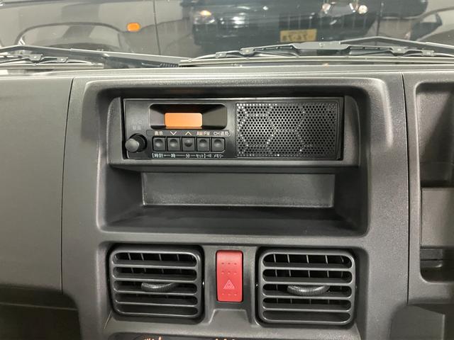 キャリイトラック KC パートタイム4WD 届出済未使用車 衝突被害軽減システム オートライト エアコン キーレスエントリー パワーウィンドウ アイドリングストップ AM/FMラジオ(25枚目)