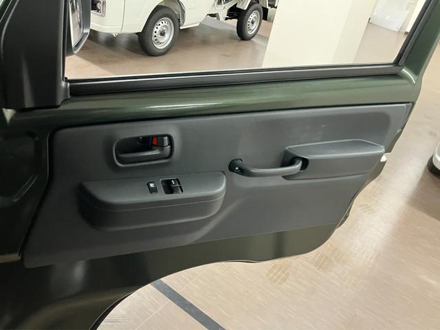 キャリイトラック KC パートタイム4WD 届出済未使用車 衝突被害軽減システム オートライト エアコン キーレスエントリー パワーウィンドウ アイドリングストップ AM/FMラジオ(31枚目)