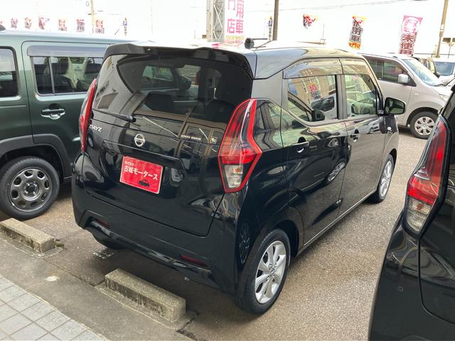 デイズ Ｘ　衝突被害軽減システム　盗難防止システム　ＣＶＴ　オートライト　アイドリングストップ　バックカメラ　オートエアコン　スマートキー（14枚目）
