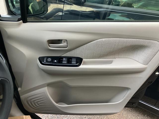 デイズ Ｘ　衝突被害軽減システム　盗難防止システム　ＣＶＴ　オートライト　アイドリングストップ　バックカメラ　オートエアコン　スマートキー（45枚目）