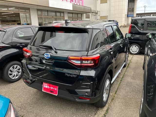 ロッキー Ｘ　ＨＥＶ　登録済未使用車　衝突被害軽減システム　盗難防止システム　ＣＶＴ　オートライト　オートエアコン　スマートキー　純正ＡＷホイール（10枚目）