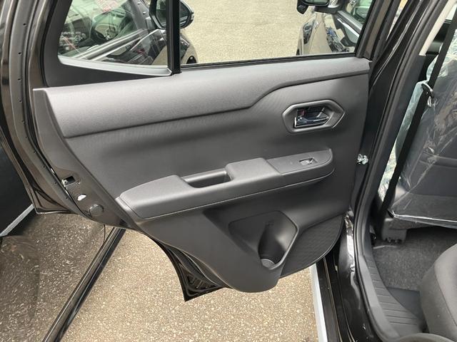 ロッキー Ｘ　ＨＥＶ　登録済未使用車　衝突被害軽減システム　盗難防止システム　ＣＶＴ　オートライト　オートエアコン　スマートキー　純正ＡＷホイール（18枚目）