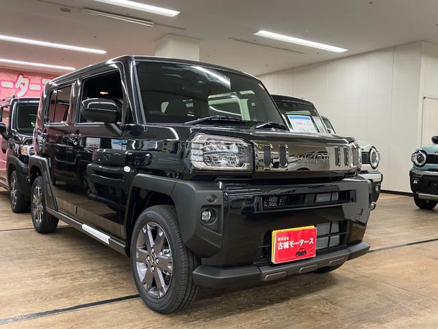 タフト Ｇ　ダーククロムベンチャー　届出済未使用車　衝突被害軽減システム　盗難防止システム　ＣＶＴ　オートライト　アイドリングストップ　バックカメラ　シートヒーター　オートエアコン　ＬＥＤヘッドライト　スマートキー　純正ＡＷホイール（4枚目）