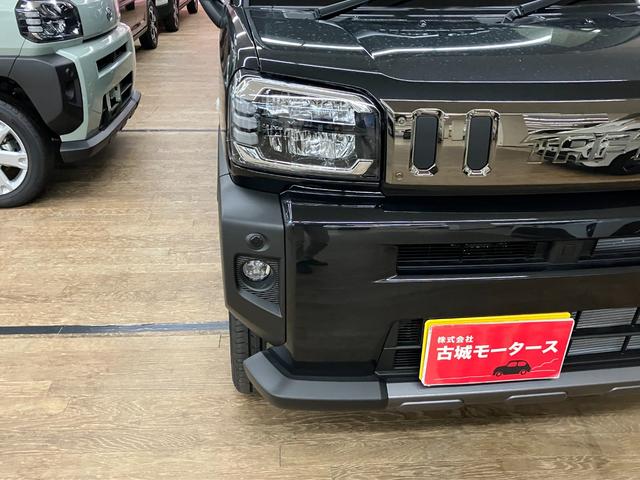 タフト Ｇ　ダーククロムベンチャー　届出済未使用車　衝突被害軽減システム　盗難防止システム　ＣＶＴ　オートライト　アイドリングストップ　バックカメラ　シートヒーター　オートエアコン　ＬＥＤヘッドライト　スマートキー　純正ＡＷホイール（6枚目）