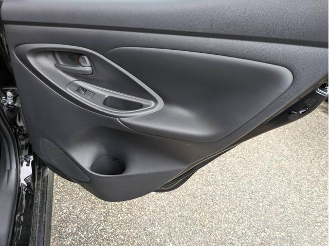 ヤリス X ナビ付 4WD 衝突被害軽減システム 盗難防止システム CVT オートライト バックカメラ オートエアコン スマートキー クルーズコントロール ETC(18枚目)