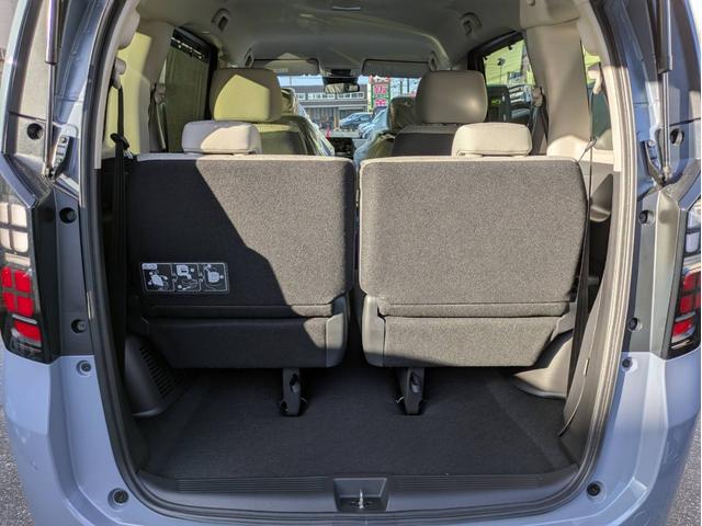 フリード e:HEVエアー 衝突被害軽減システム 盗難防止システム CVT オートライト アイドリングストップ バックカメラ オートエアコン LEDヘッドライト スマートキー 両側電動スライドドア クルーズコントロール(17枚目)