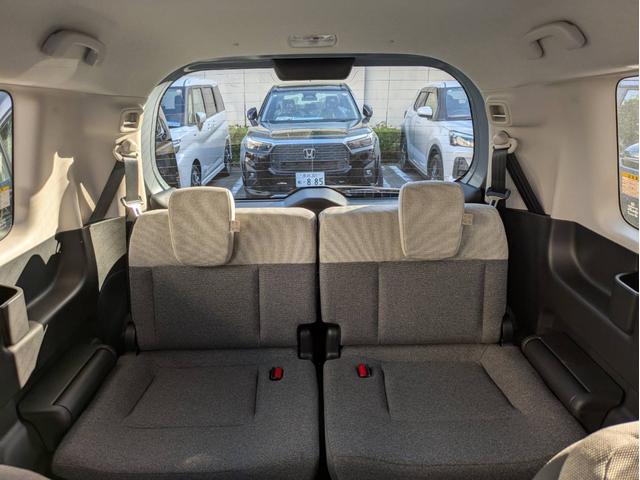 フリード e:HEVエアー 衝突被害軽減システム 盗難防止システム CVT オートライト アイドリングストップ バックカメラ オートエアコン LEDヘッドライト スマートキー 両側電動スライドドア クルーズコントロール(20枚目)