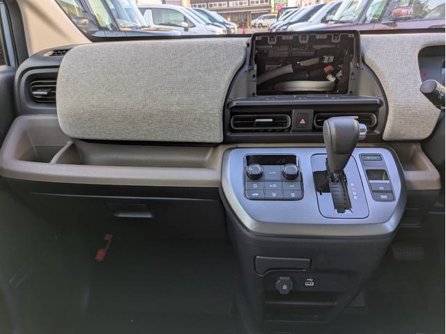 フリード e:HEVエアー 衝突被害軽減システム 盗難防止システム CVT オートライト アイドリングストップ バックカメラ オートエアコン LEDヘッドライト スマートキー 両側電動スライドドア クルーズコントロール(29枚目)