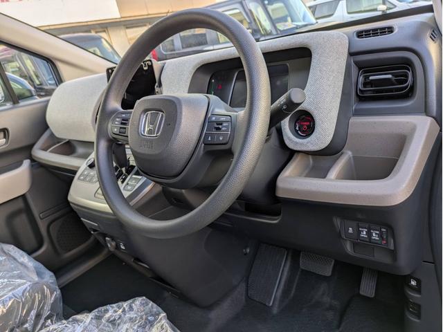 フリード e:HEVエアー 衝突被害軽減システム 盗難防止システム CVT オートライト アイドリングストップ バックカメラ オートエアコン LEDヘッドライト スマートキー 両側電動スライドドア クルーズコントロール(32枚目)