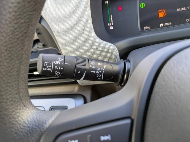 フリード e:HEVエアー 衝突被害軽減システム 盗難防止システム CVT オートライト アイドリングストップ バックカメラ オートエアコン LEDヘッドライト スマートキー 両側電動スライドドア クルーズコントロール(37枚目)