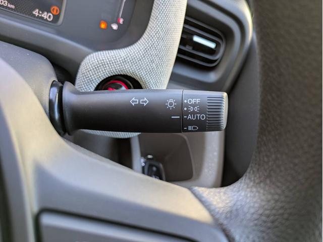 フリード e:HEVエアー 衝突被害軽減システム 盗難防止システム CVT オートライト アイドリングストップ バックカメラ オートエアコン LEDヘッドライト スマートキー 両側電動スライドドア クルーズコントロール(38枚目)