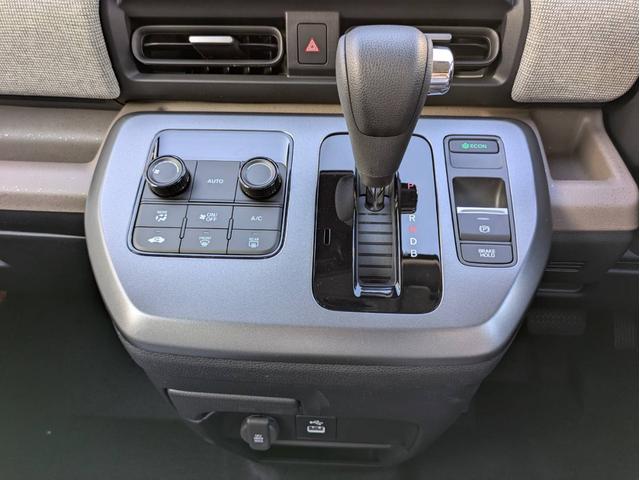 フリード e:HEVエアー 衝突被害軽減システム 盗難防止システム CVT オートライト アイドリングストップ バックカメラ オートエアコン LEDヘッドライト スマートキー 両側電動スライドドア クルーズコントロール(42枚目)