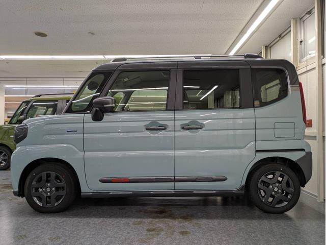 スペーシアギア ハイブリッドＸＺ　届出済未使用車　衝突被害軽減システム　盗難防止システム　アイドリングストップ　シートヒーター　オートエアコン　ＬＥＤヘッドライト　クルーズコントロール　スマートキー　両側電動スライド　純正ＡＷホイール（9枚目）