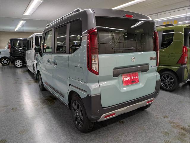 スペーシアギア ハイブリッドＸＺ　届出済未使用車　衝突被害軽減システム　盗難防止システム　アイドリングストップ　シートヒーター　オートエアコン　ＬＥＤヘッドライト　クルーズコントロール　スマートキー　両側電動スライド　純正ＡＷホイール（12枚目）