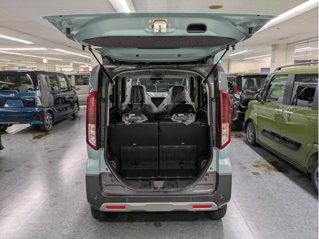 スペーシアギア ハイブリッドＸＺ　届出済未使用車　衝突被害軽減システム　盗難防止システム　アイドリングストップ　シートヒーター　オートエアコン　ＬＥＤヘッドライト　クルーズコントロール　スマートキー　両側電動スライド　純正ＡＷホイール（13枚目）