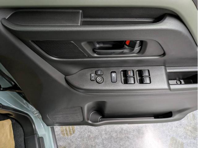 スペーシアギア ハイブリッドＸＺ　届出済未使用車　衝突被害軽減システム　盗難防止システム　アイドリングストップ　シートヒーター　オートエアコン　ＬＥＤヘッドライト　クルーズコントロール　スマートキー　両側電動スライド　純正ＡＷホイール（28枚目）