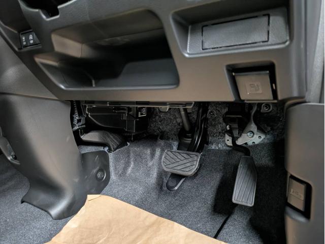 スペーシアギア ハイブリッドＸＺ　届出済未使用車　衝突被害軽減システム　盗難防止システム　アイドリングストップ　シートヒーター　オートエアコン　ＬＥＤヘッドライト　クルーズコントロール　スマートキー　両側電動スライド　純正ＡＷホイール（32枚目）