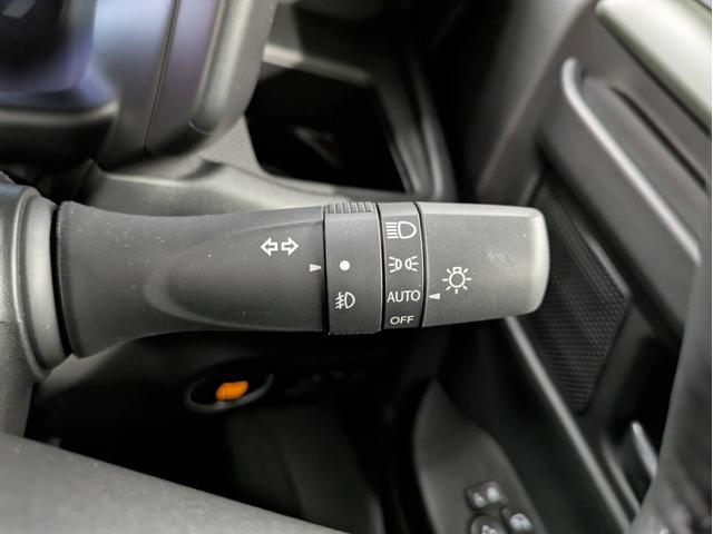 スペーシアギア ハイブリッドＸＺ　届出済未使用車　衝突被害軽減システム　盗難防止システム　アイドリングストップ　シートヒーター　オートエアコン　ＬＥＤヘッドライト　クルーズコントロール　スマートキー　両側電動スライド　純正ＡＷホイール（34枚目）