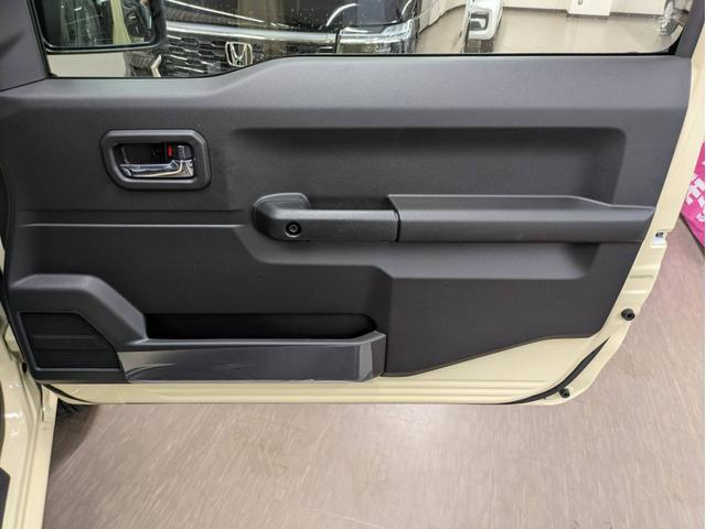 ジムニー ＸＣ　届出済未使用車　衝突被害軽減システム　盗難防止システム　オートライト　アイドリングストップ　シートヒーター　オートエアコン　ＬＥＤヘッドライト　クルーズコントロール　スマートキー　純正ＡＷホイール（27枚目）