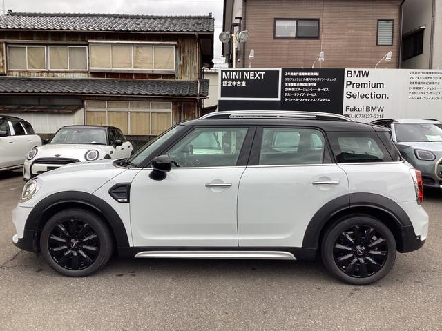 ＭＩＮＩ クーパーＤ　クロスオーバー　追従クルコン／バックカメラ／純正ナビ／純正１８インチアルミホイール／オートハッチトランク／車検付き（5枚目）