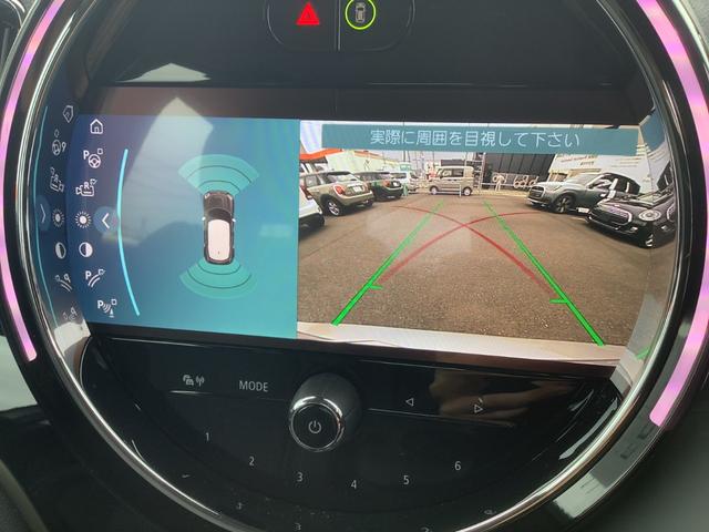 クーパーＤクロスオーバープレミアム＋Ｐクラシクトリム　クラシックトリム／追従クルコン／シートヒーター／純正１８インチＡＷ／ＡｐｐｌｅＣａｒｐｌａｙ／ナビ／バックカメラ／スマホ置くだけ充電／オートハッチ／衝突軽減ブレーキ／車線逸脱警告／Ｔｙｐｅ　Ｃ(14枚目)